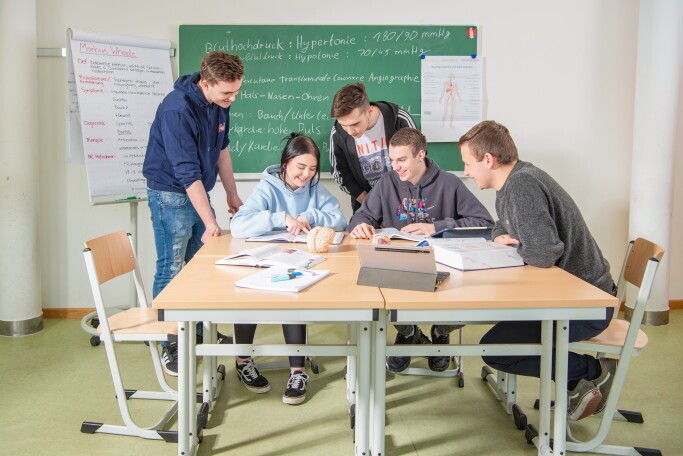 Schulplatz für Auszubildende Pflege der Kooperationspartner (w/m/d) Start September / Bad Reichenhall, 3. Bild