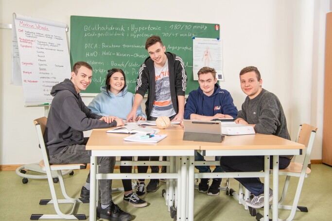 Schulplatz für Auszubildende Pflege der Kooperationspartner (w/m/d) Start April / Traunstein, 3. Bild