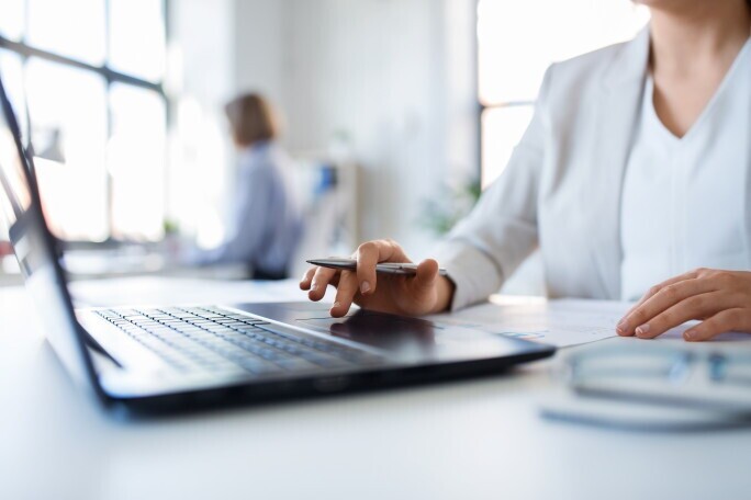 Mitarbeiter (w/m/d) Operatives Sprechstunden Zentrum, 1. Bild